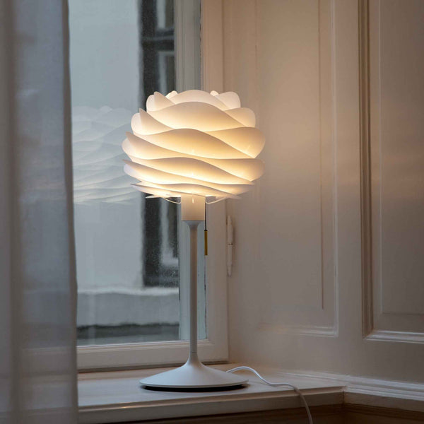 UMAGE_lifestyle_Carmina_medium_white_Santé_table lamp_white_(15).jpeg